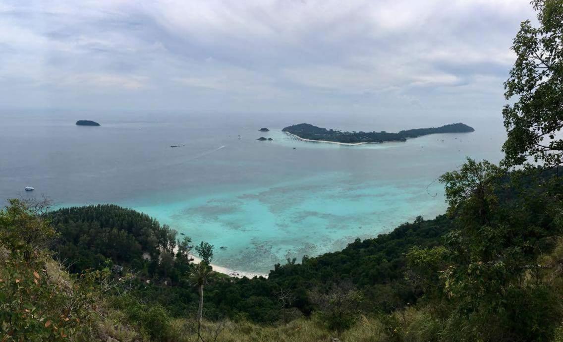 Hotel Daya Hill Seaview à Koh Lipe Extérieur photo